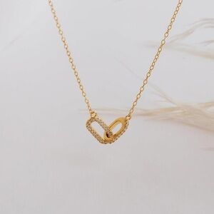 Gold Plated Interlocking Link Pendant Necklace – Modern Elegant, 17